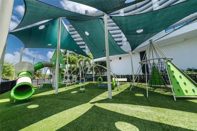 Building Photo - 5500 Island Estates Dr