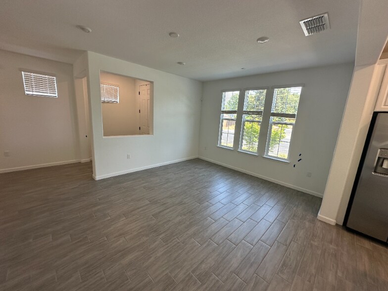 Building Photo - 1652 Matmor Rd