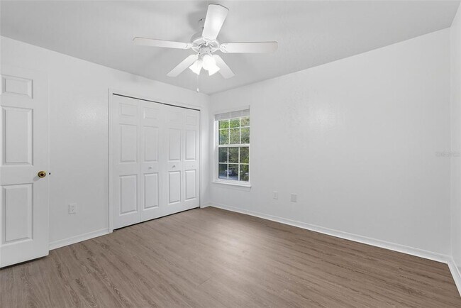 Building Photo - 5459 Vineland Rd