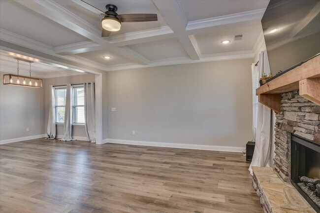 Building Photo - 627 Garland Trl