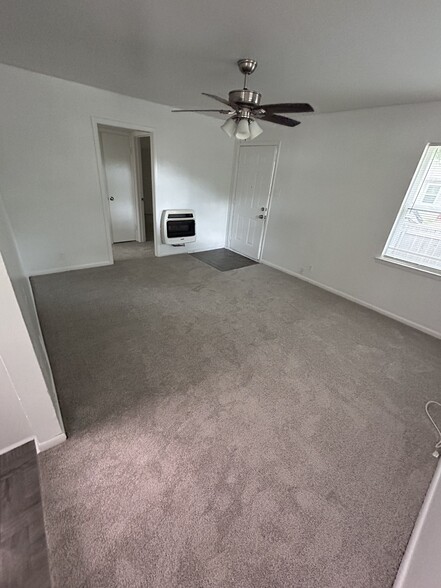 Building Photo - 708 Sunny Ln