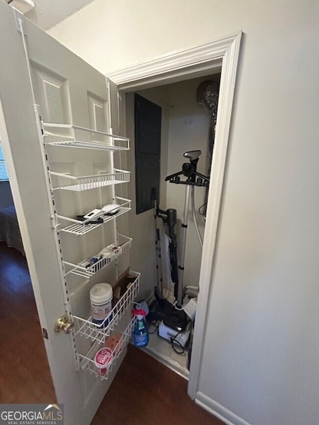 Building Photo - 194 VFW Dr