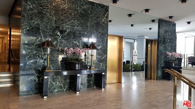 Building Photo - 10450 Wilshire Blvd
