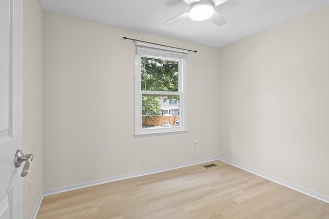 Building Photo - 125 W Annandale Rd