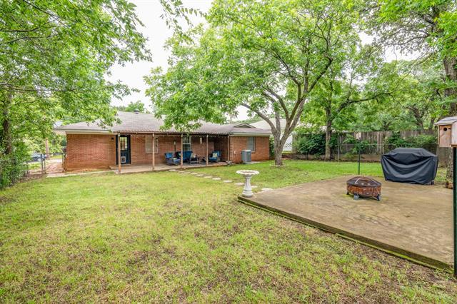 Building Photo - 720 Chisholm Trail
