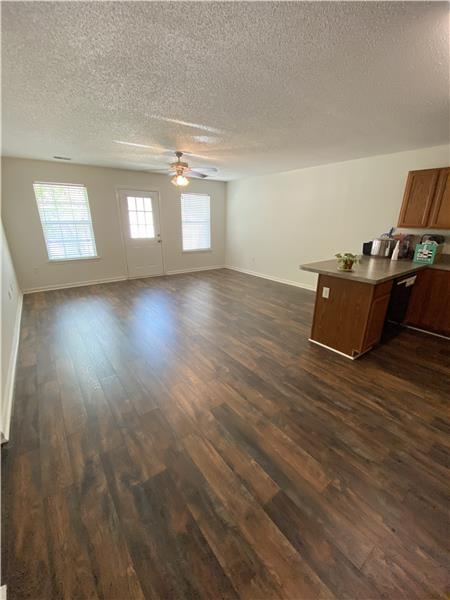 Building Photo - 1007 Towne Pk E Dr