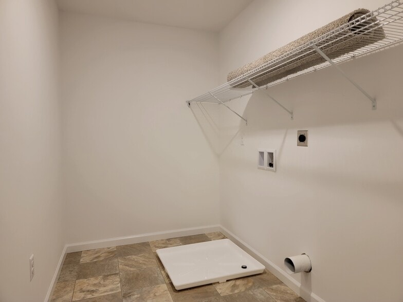 Building Photo - 140 Robert Cir