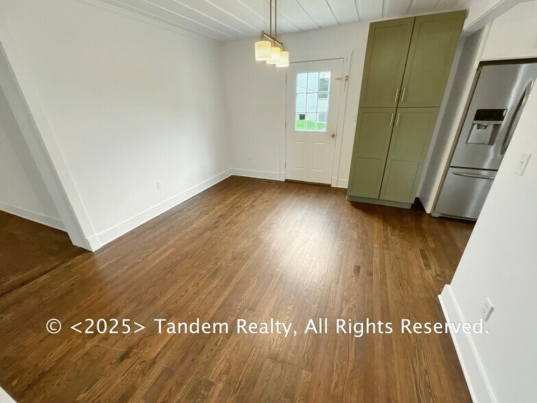 Building Photo - 2710 Sharondale Ct