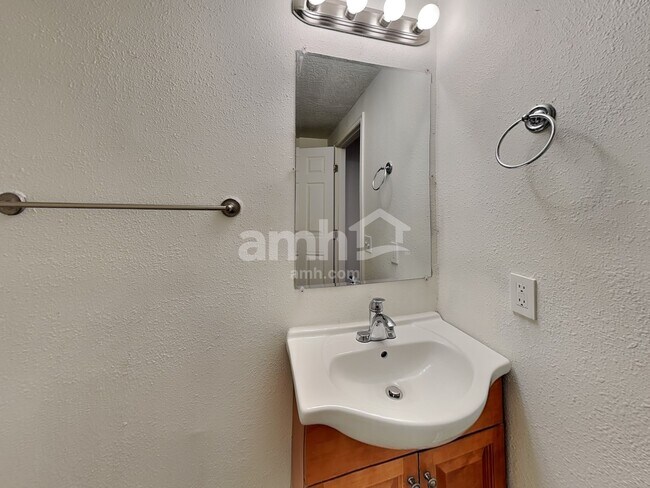 Building Photo - 6093 W Graceland Way