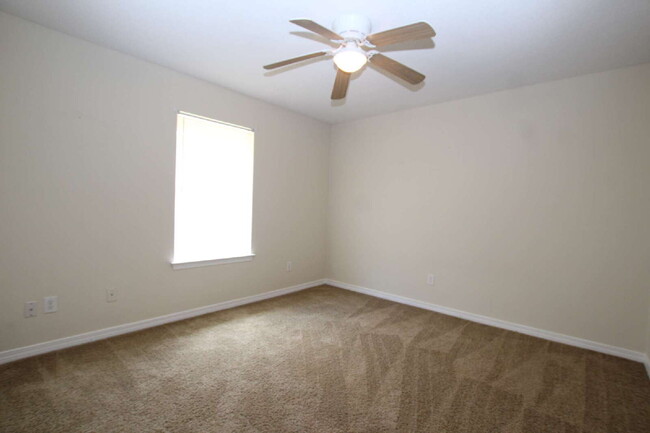 Building Photo - Pet Friendly 4BR Near NAS, Beaches & More!...
