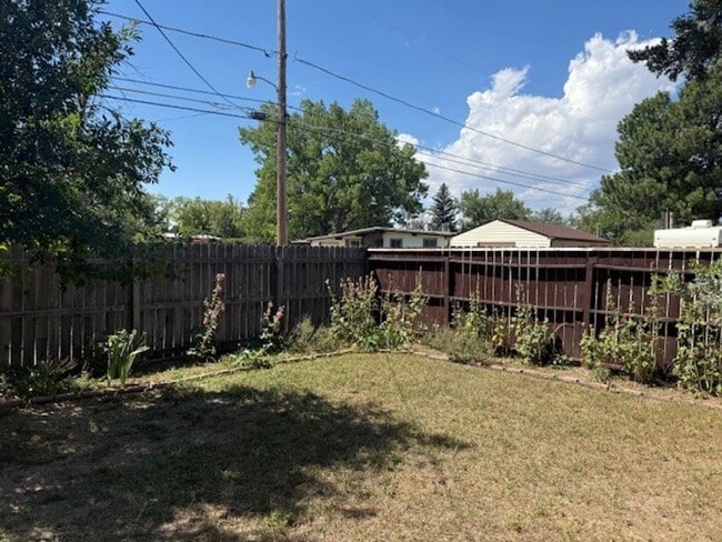 Building Photo - House For Lease