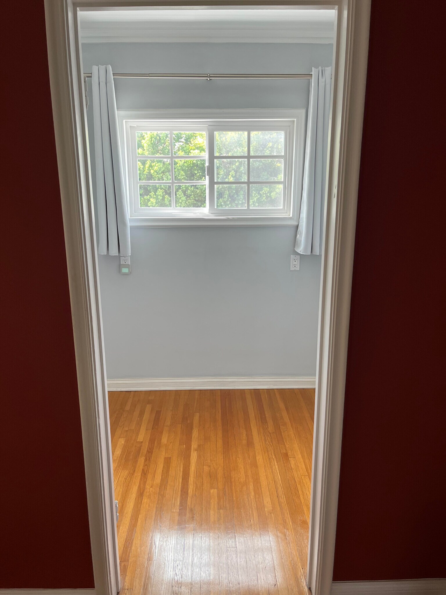 Available bedroom annex - 737 S Tremaine Ave