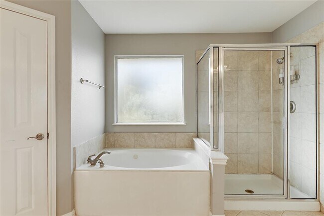 Building Photo - 9200 Hurley Cove