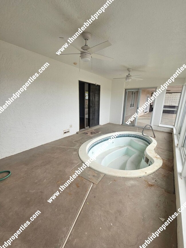 Building Photo - Great 3 bedroom with an office