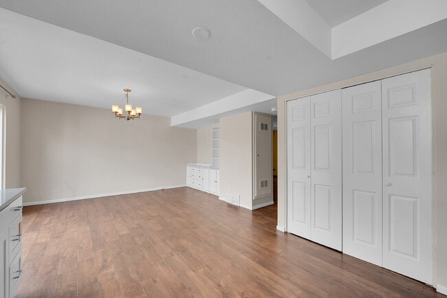 Building Photo - $2,550.00 - 4 Bedrooms, 2.5 Bathroom, Town...