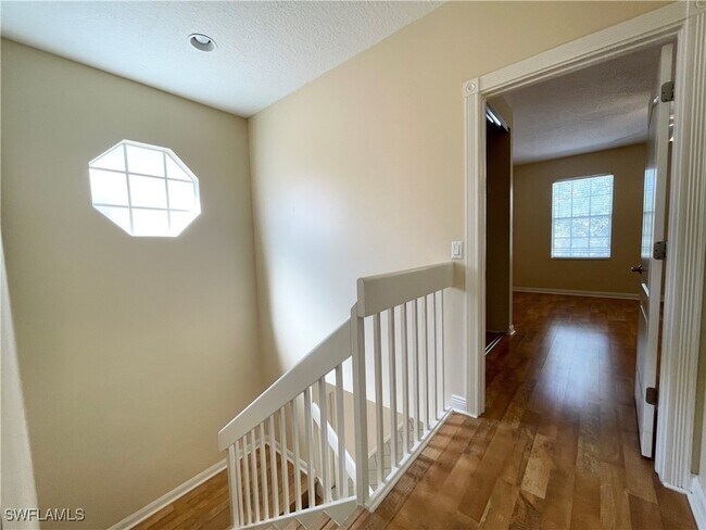 Building Photo - 5325 Cove Cir