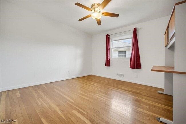 Building Photo - 6175 Vernondale Dr