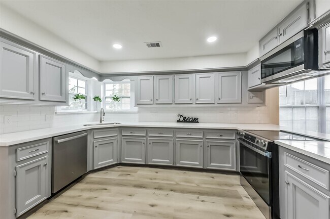 Building Photo - 4214 Brightwood Dr