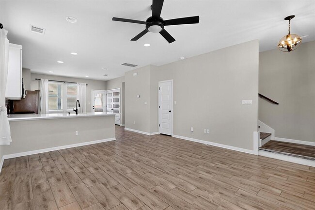 Building Photo - 2025 Arendale Dr