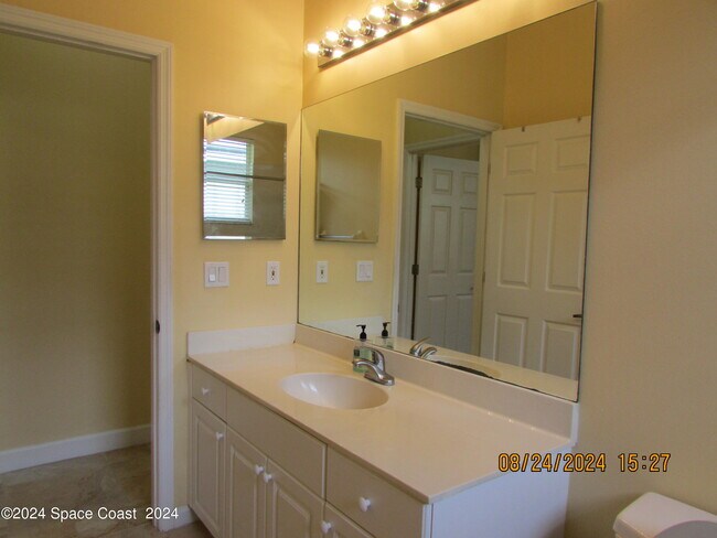 Building Photo - 1882 Woodfield Cir