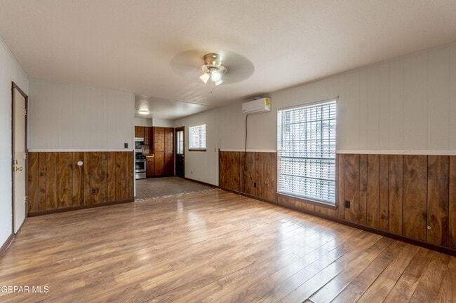 Building Photo - 921 Wier Ln