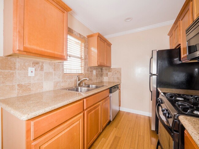 Interior Photo - 4718 Centinela Ave