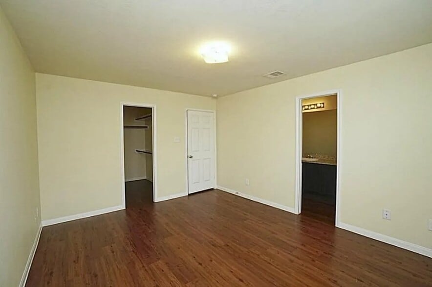 Building Photo - 882 Sun Prairie Dr