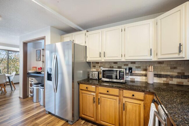 Building Photo - 5504 NE 190th St