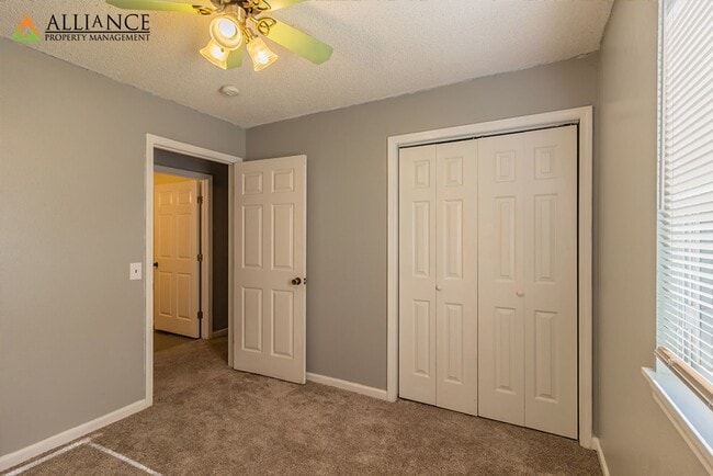 Building Photo - Spacious Rooms & Newer Carpet ~ Close to D...