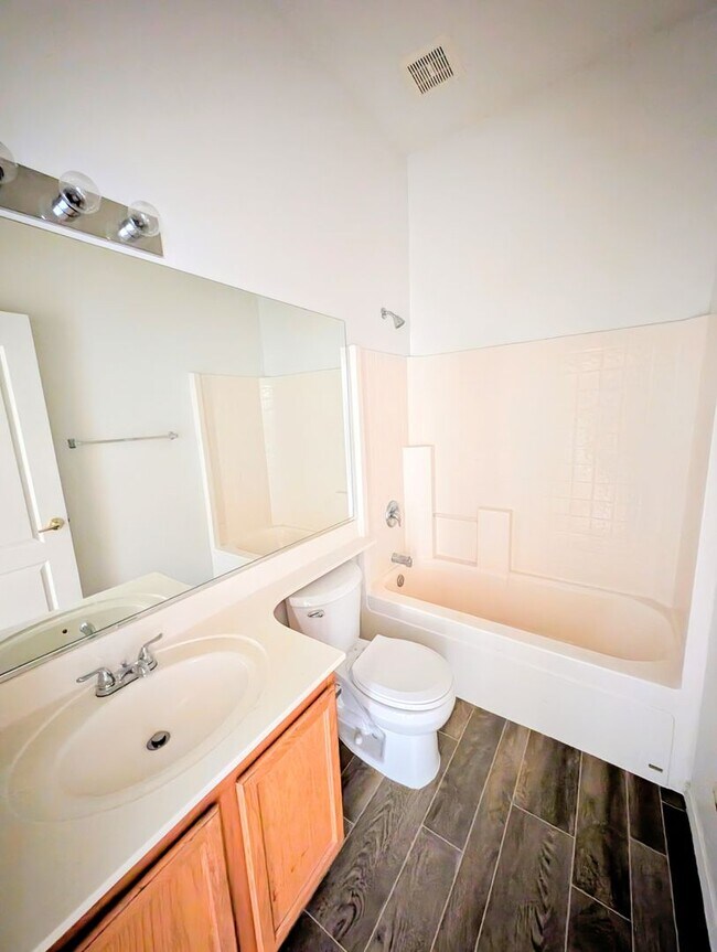 Building Photo - AVAILABLE NOW - GREAT CHANDLER LOCATION!!!