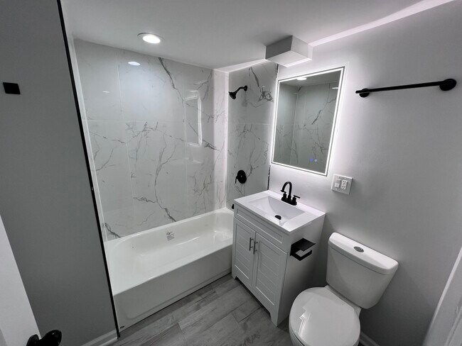 Building Photo - 1024 N Monticello Ave