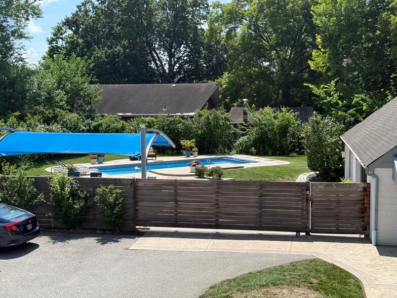 Building Photo - 2317 Monroe Ave