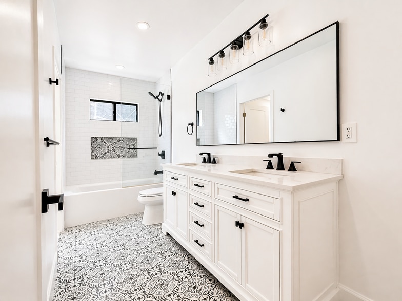 Building Photo - 818 N Genesee Ave