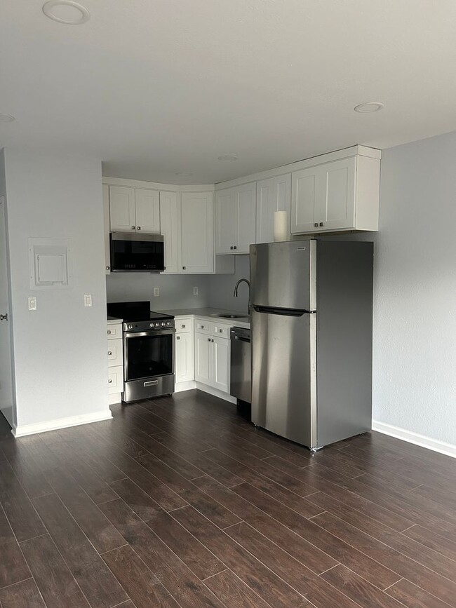 Building Photo - 1 Bedroom Condo in Hackensack