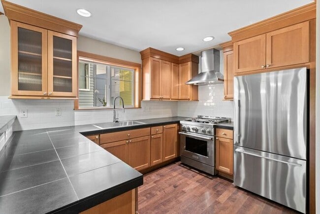 Building Photo - BEAUTIFUL Urban Townhome in Coveted West S...