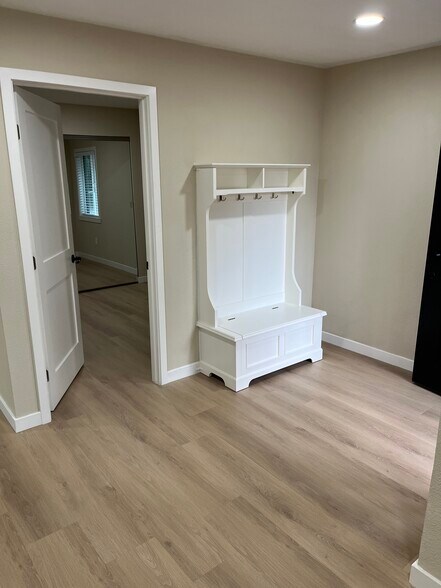 Entry hall - 608 Myrtle Ave