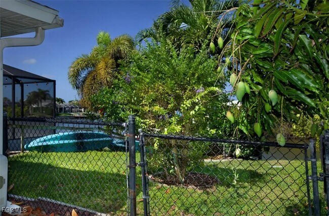 Building Photo - 2802 SW 20th Ave