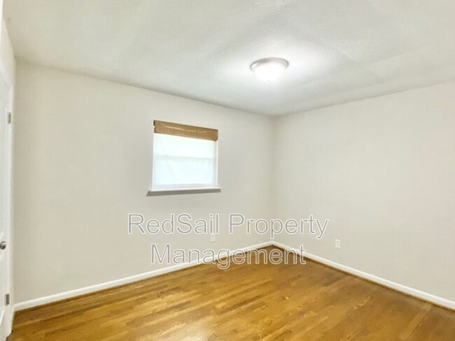 Building Photo - 504 Beech Dr