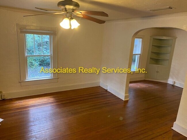 Building Photo - MOVE IN SPECIAL!!! 3 Bed/2 Bath Home in NW...