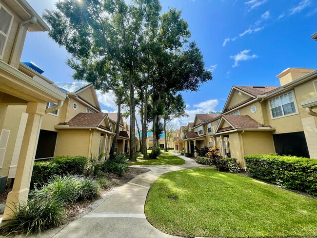 Building Photo - 1 Bedroom / 1 Bath Condo in Gated Community, Available Now!