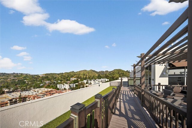 Building Photo - 7250 Franklin Ave