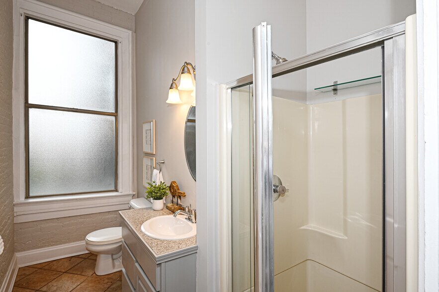 Building Photo - 1343 Main St