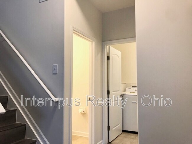 Building Photo - 2844 Hillstone St