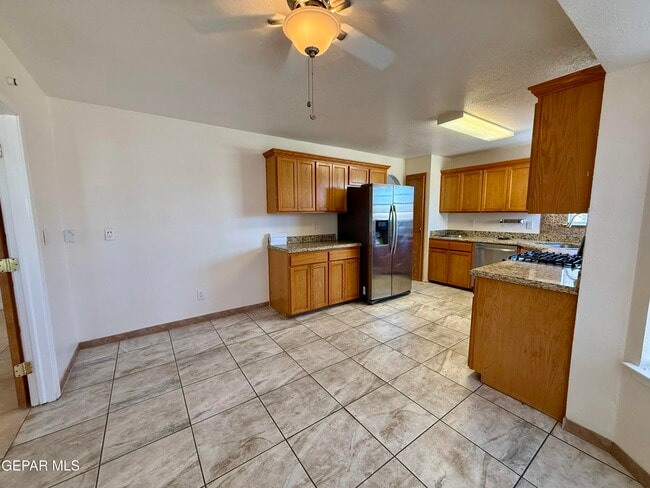 Building Photo - 10924 Walden Pond Ln