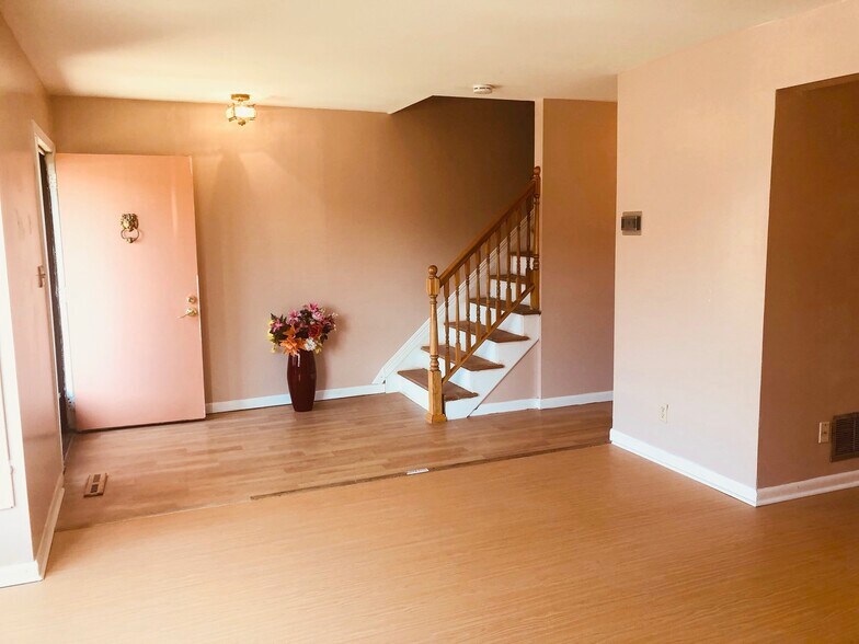 Building Photo - 63 Covington Dr
