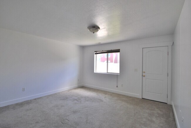 Building Photo - 387 S 1250 E