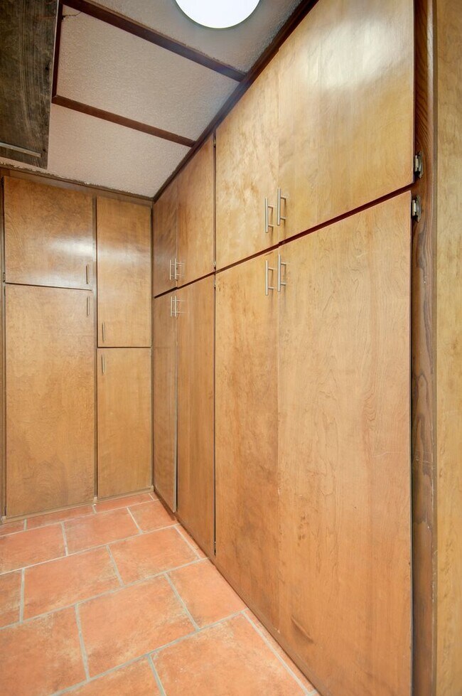 Building Photo - Amazing 3 Bedroom in the Academy Neighborhood