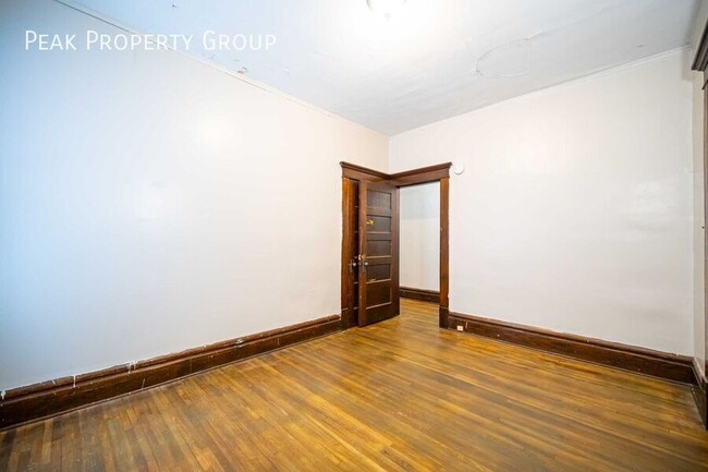 Building Photo - 133 E 12th Ave
