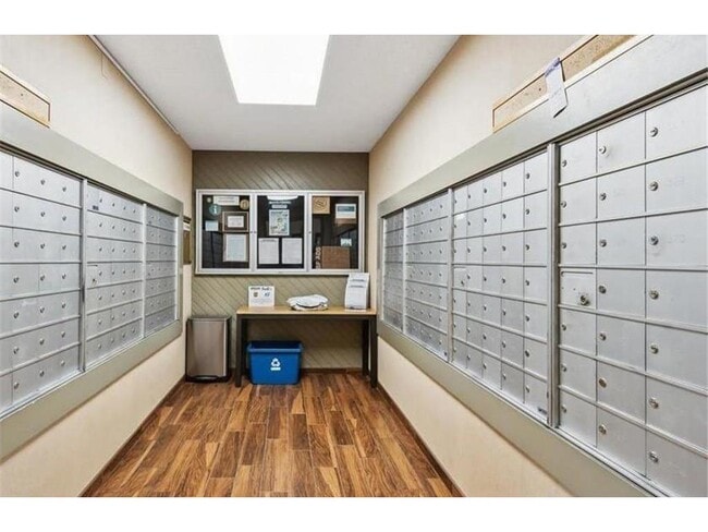 Building Photo - 1601 N Innsbruck Dr