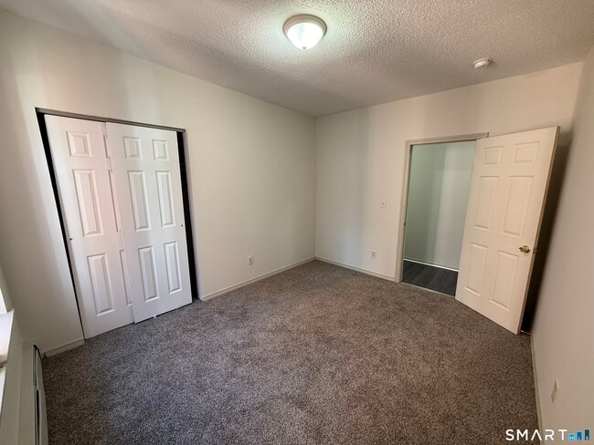 Building Photo - 834 Park St